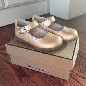 Gold L’Amour Mary Jane Shoes Size 8 EUC